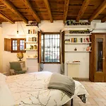 Cozy Studio Apartment- Navigli